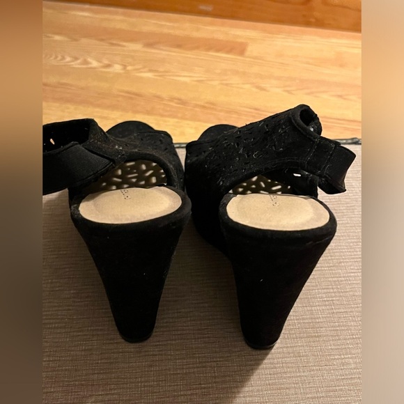 Chinese Laundry platform wedge heels - Picture 7 of 7